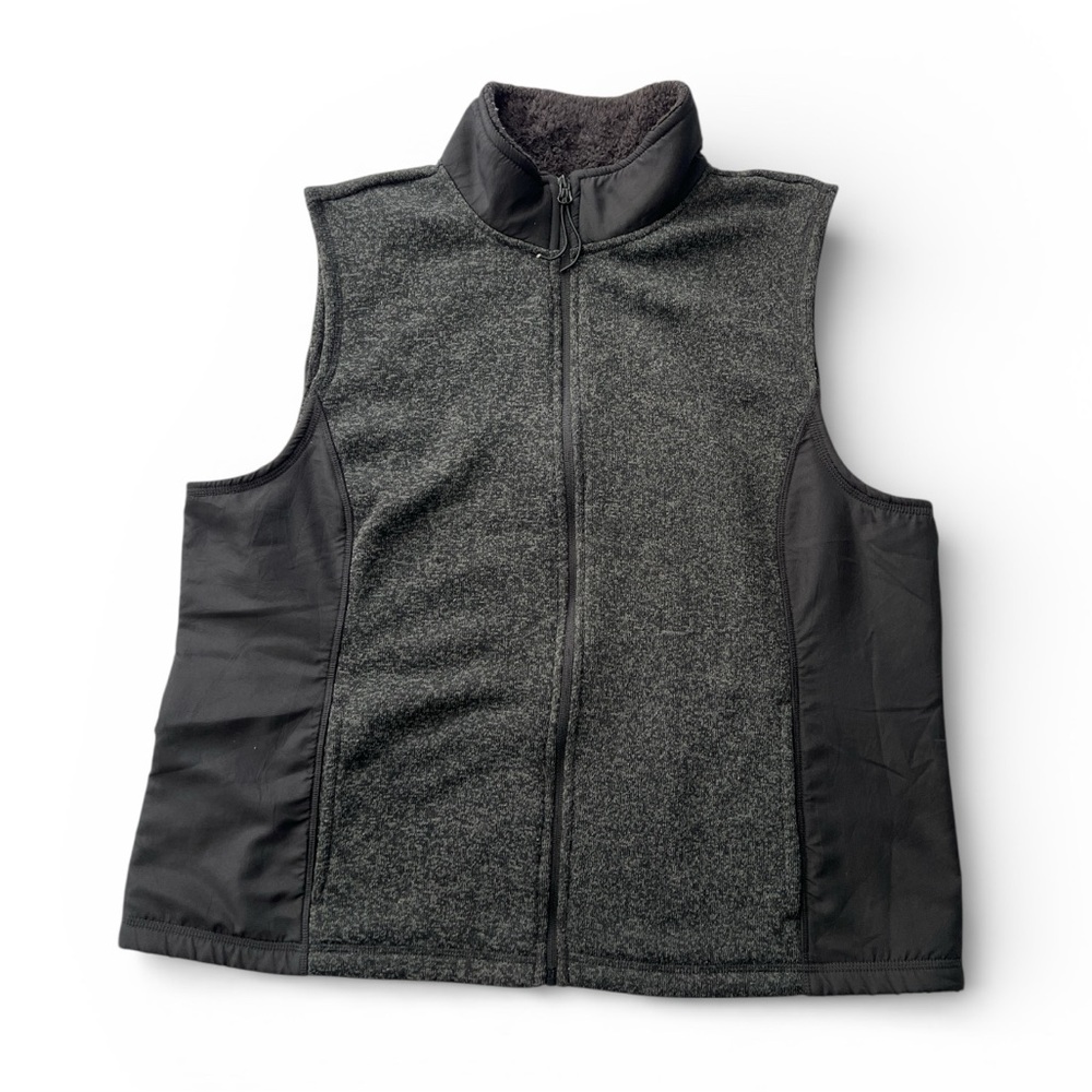Bass Men’s Black and Gray Sleeveless Pocketed Vest - XXL